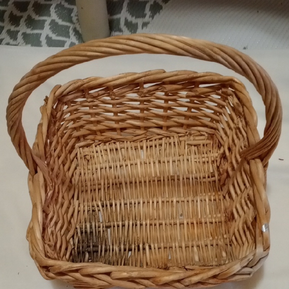 Vintage 🥺 Free If You Like 🌟 Natural Woven Basket
